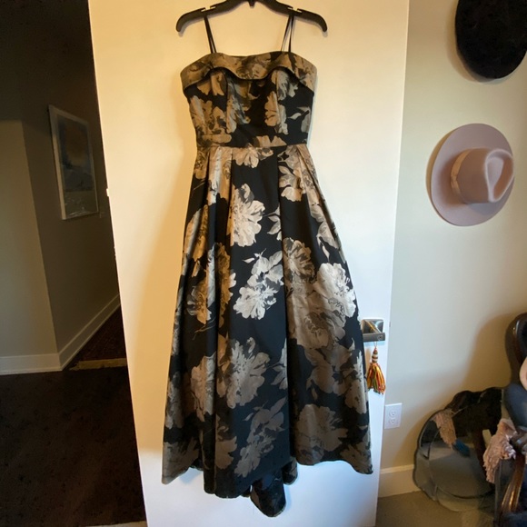 FORMAL DRESS - SZ 8 - Picture 1 of 4